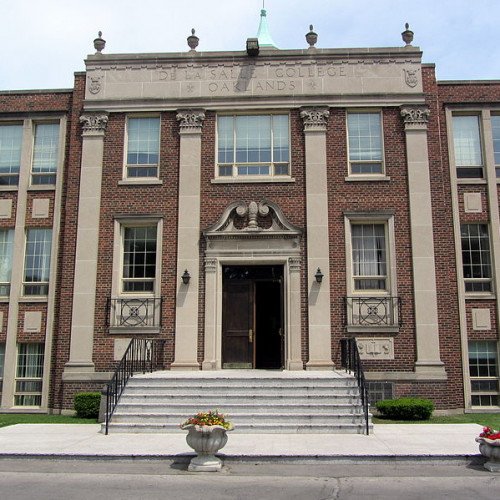 DE LA SALLE COLLEGE