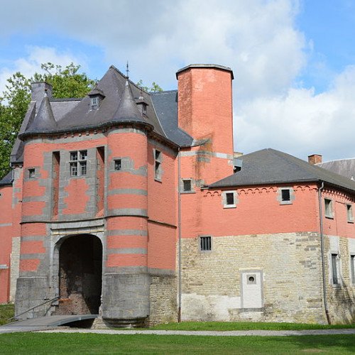 TRAZEGNIES CASTLE