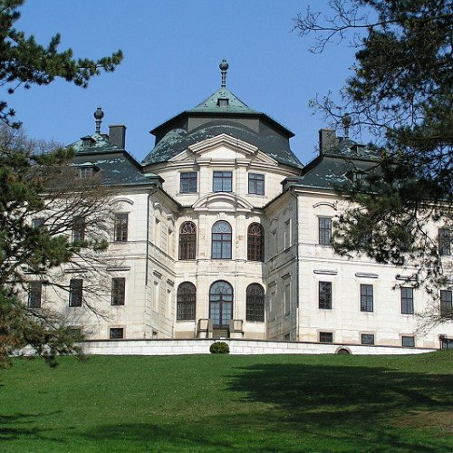 Karlova Koruna Chateau