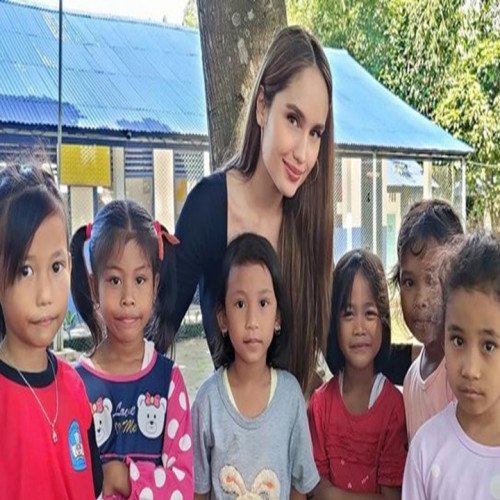 Cinta Laura