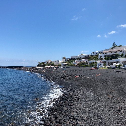 Playas de arena negra