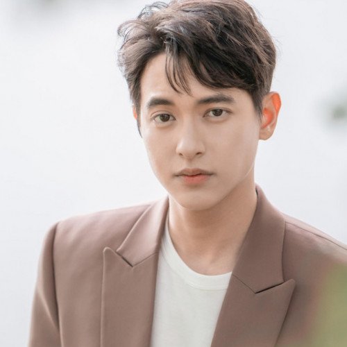 เจมส์ จิรายุ