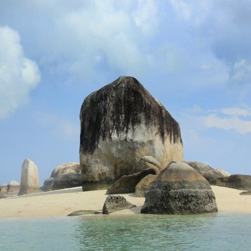 Pulau Batu Berlayar