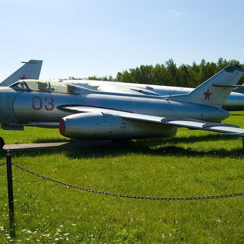 Yakovlev Yak-25 (1947)