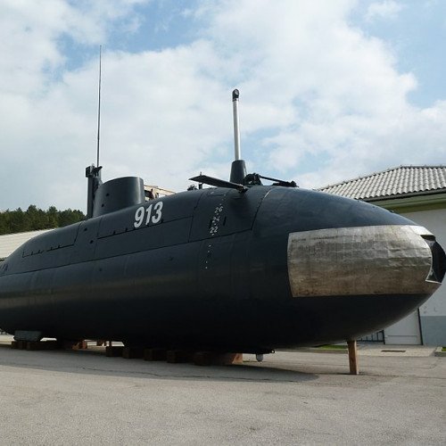 Una-class submarine
